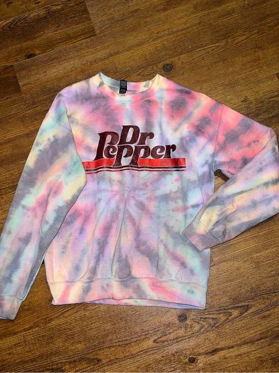 Dr Pepper Tops - Dr Pepper Pastel Rainbow Tie Dye Graphic Fleece Crewneck Sweatshirt Y2K Size M